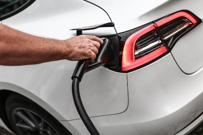 Ue, arriva la flessibilit&agrave; sull'energia: dentro anche auto elettriche e pompe di calore