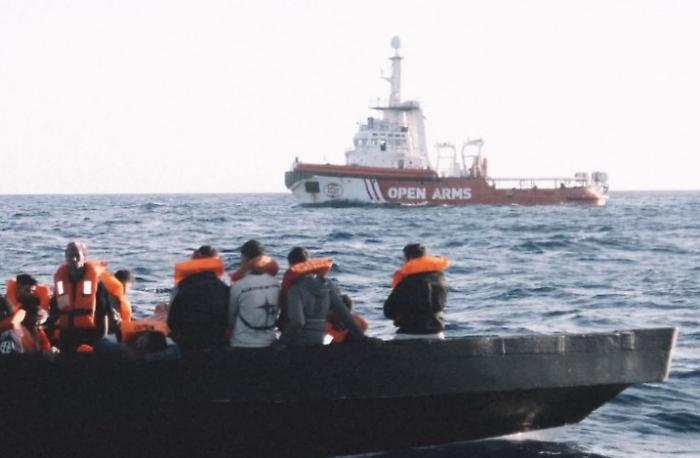 Migranti, salvate 85 persone nel Mediterraneo centrale: dovranno sbarcare a Savona, dopo giorni di navigazione