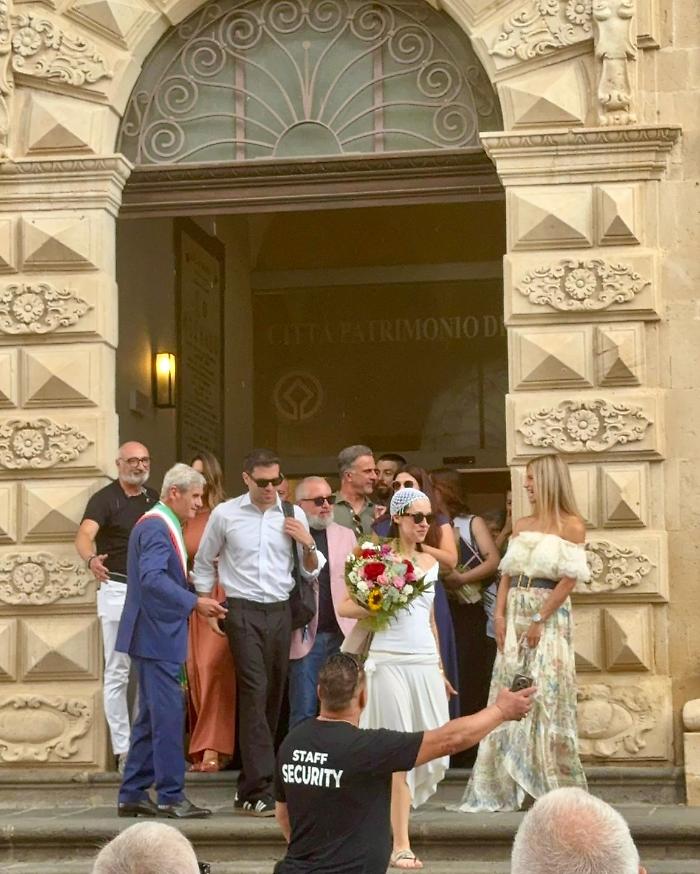 Un giorno di festa: l'Ep di Aurora Ramazzotti, regalo di nozze per Goffredo Cerza