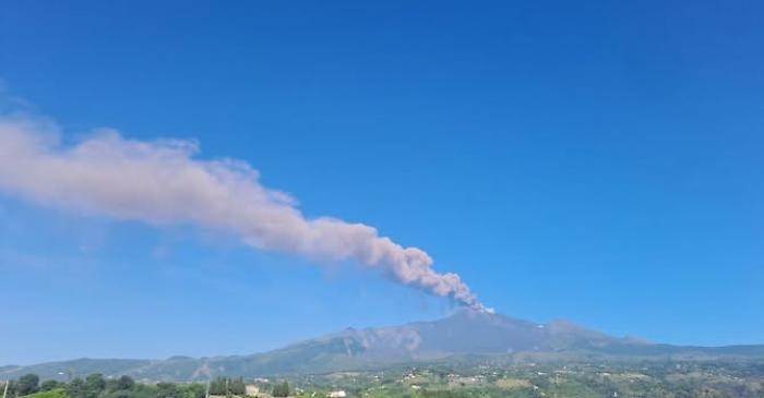 Cenere dell'Etna: primi effetti su Fontanarossa, ecco cosa sta accadendo in aeroporto