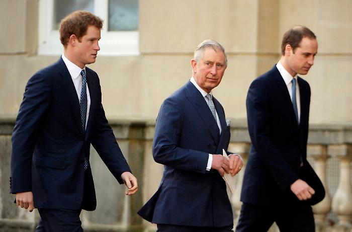 Il giallo della stanza a Buckingham Palace negata a Harry: un altro capitolo della "guerra" dei Windsor 