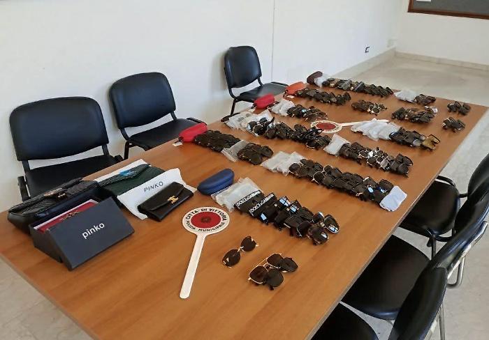 Vittoria e la fiera di San Giovanni, sequestrate oltre 120 paia di occhiali contraffatti