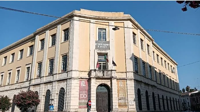 Rizza, il CGA sblocca il trasferimento: via libera allo spostamento che ridisegna le scuole superiori