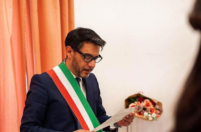 Terremoto giudiziario a Sommatino: sei misure per tangenti, concussione e appalti truccati dopo l'attentato al sindaco