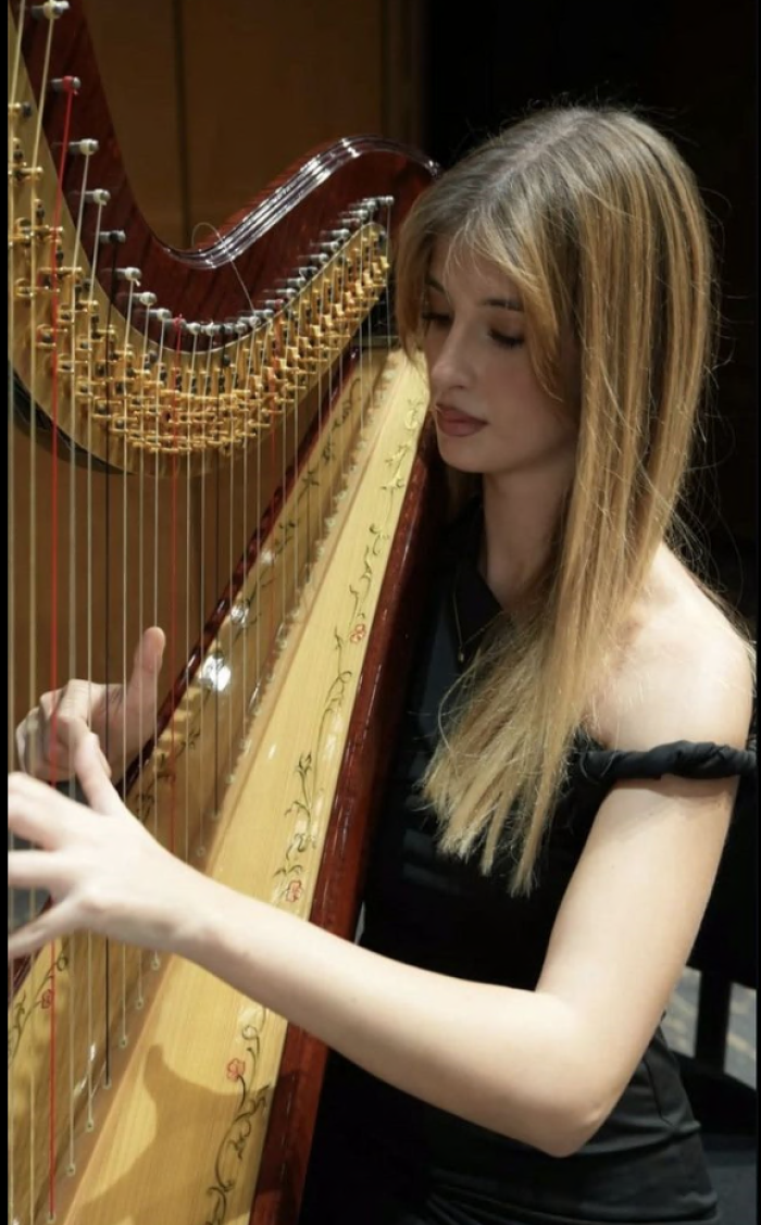  Laura Vitale
