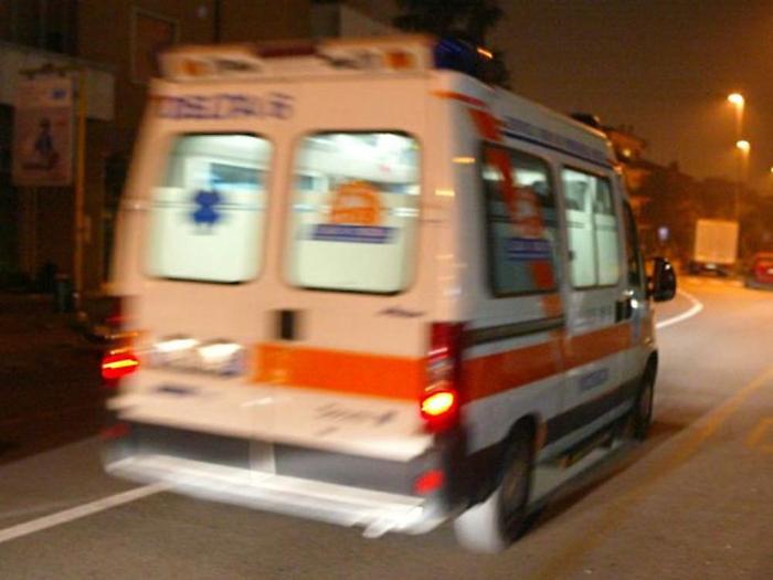 Messina, investe due coniugi a bordo di una moto e fugge: caccia al pirata