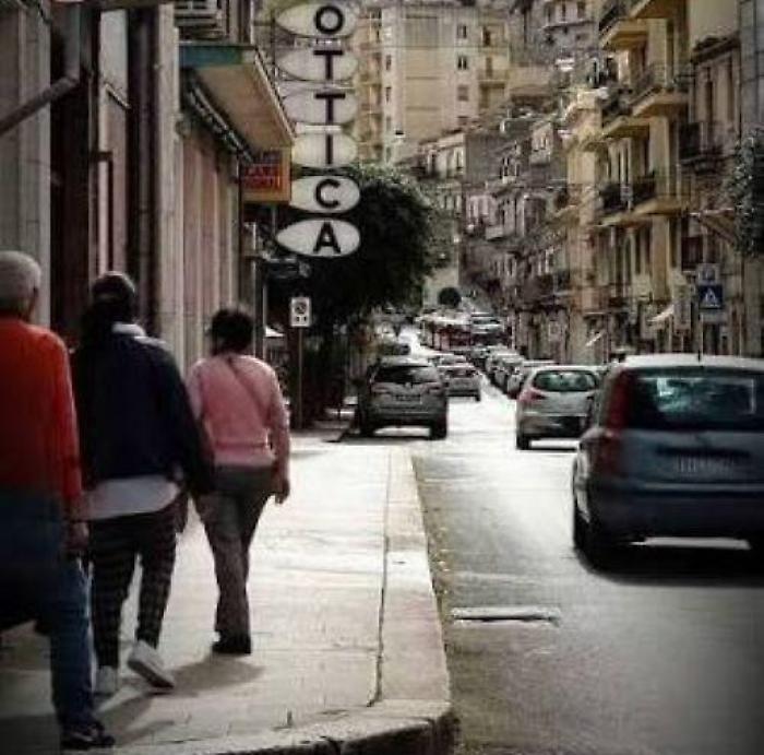 Modica, attimi di forte tensione in via Vittorio Veneto dopo un furto al supermercato
