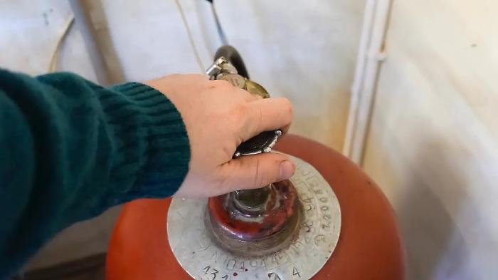 Modica, evade i domiciliari e minaccia di fare esplodere i militari dell'Arma con una bombola di gas
