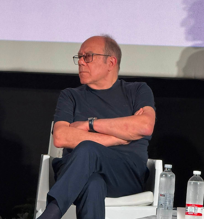 Carlo Verdone ad Acireale: "L'intelligenza artificiale non &egrave; arte, &egrave; un gioco di prestigio"