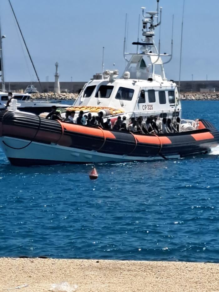 Sbarchi a ripetizione a Pozzallo, soccorsi altri 26 migranti nella stessa giornata