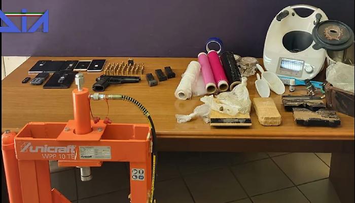 Traffico internazionale di droga tra Albania, Calabria e Puglia: 23 arresti nell'operazione "Whisper" della Dia