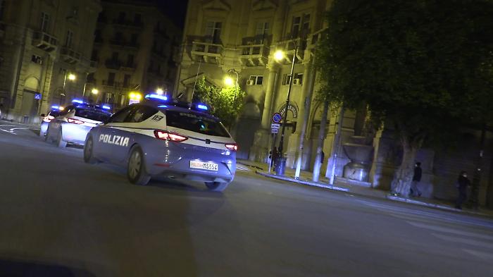 Palermo, controlli in bar e locali del centro: sala slot aperta nonostante i sigilli, titolare denunciato