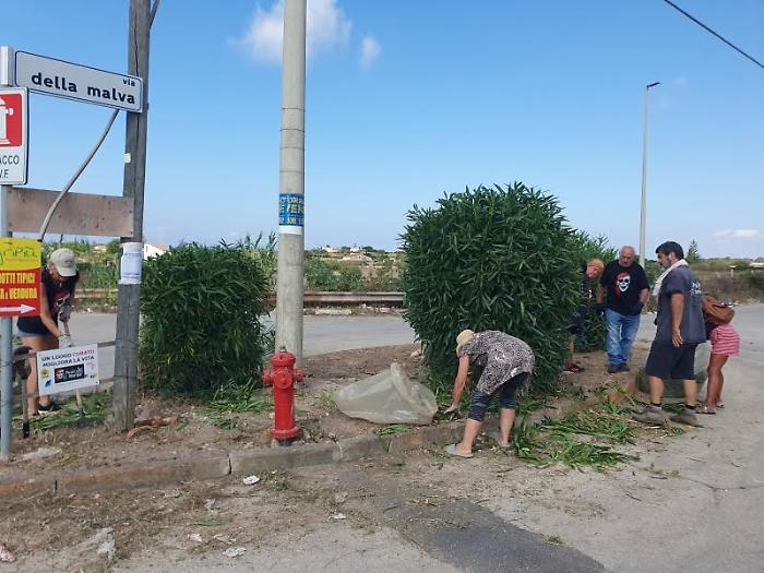 I pirati della Marza (Ispica) colpiscono ancora, ripulita un'aiuola
