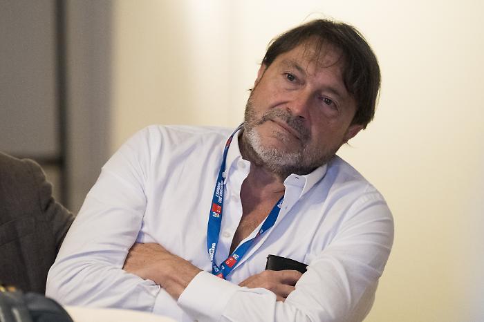 Report fermato d&rsquo;estate, la Rai accende il caso: lo stop alle repliche diventa uno scontro su memoria, autonomia e potere