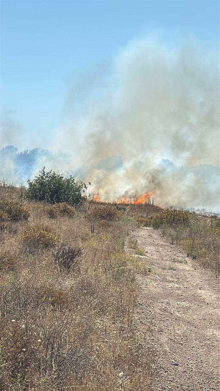 Vittoria, un incendio tira l'altro: fiamme a Serra San Bartolo
