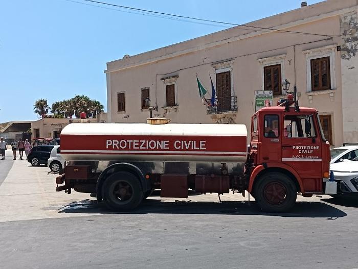 Ortigia, fine settimana senza acqua: autobotti, guasti e polemiche sul sindaco Francesco Italia