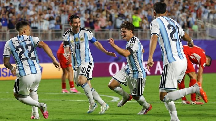 Messi trascina l'Argentina: &Aacute;lvarez decide ai supplementari, Lautaro firma  il 3-1