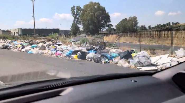 Discarica nella  SS114 direzione Siracusa
