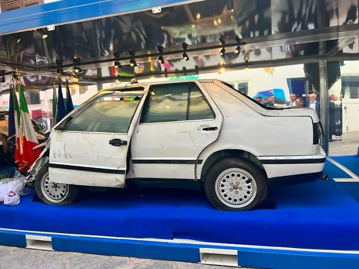 Palermo, svelata la Fiat Croma della strage di Capaci al Museo del Presente. Meloni: &laquo;La strage cambi&ograve; tutto&raquo;