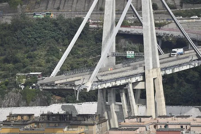 Ponte Morandi, il maxi processo arriva alla sentenza: chiesto quasi un secolo di carcere per gli imputati