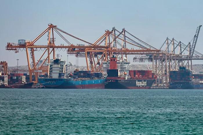 Stretto di Hormuz: missili iraniani colpiscono due petroliere degli Emirati. Un morto e otto feriti