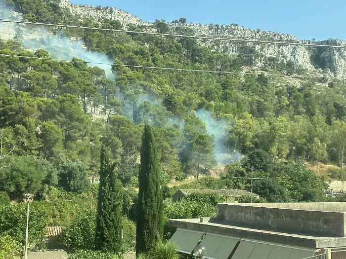 Paura a Modica, vasto incendio in contrada Monserrato
