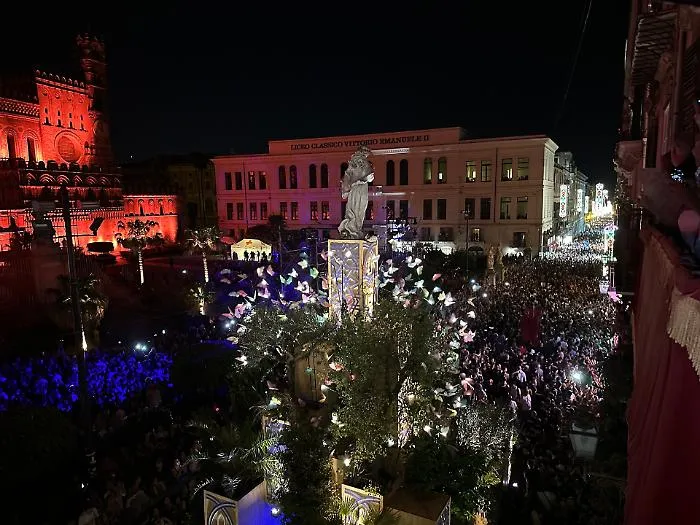 Santa Rosalia, il sindaco Lagalla: &laquo;Palermo brilla per il 402&deg; Festino, in 400 mila hanno invaso il centro storico&raquo;