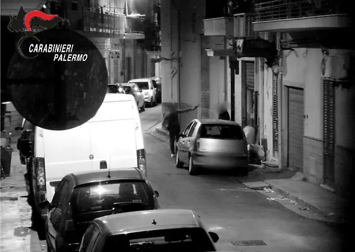 Spari contro una casa a Bagheria, fermato un giovane: "Rivalit&agrave; tra spacciatori"