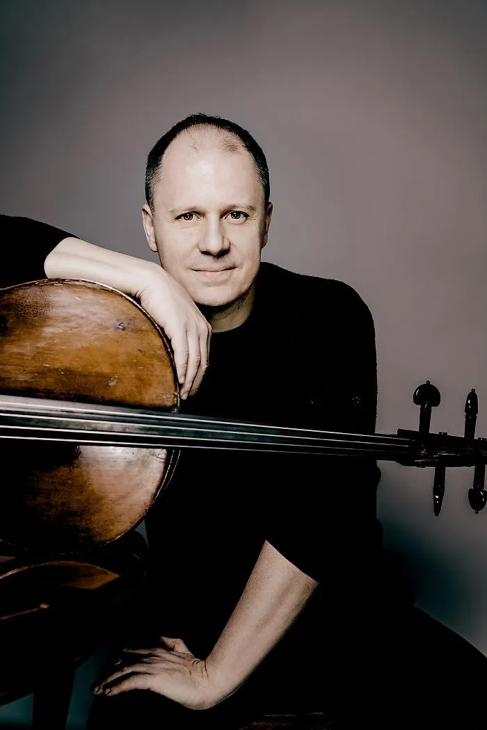 Giovanni Gnocchi dirige "Il canto del violoncello": omaggio a Rocco Filippini