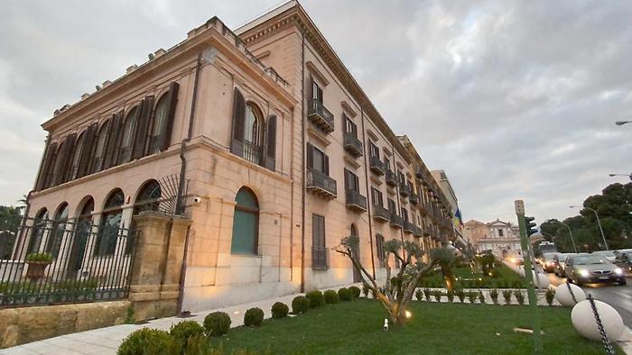 Dai campi in crisi ai chip in ascesa: la "strana" economia della Sicilia che vuole crescere 