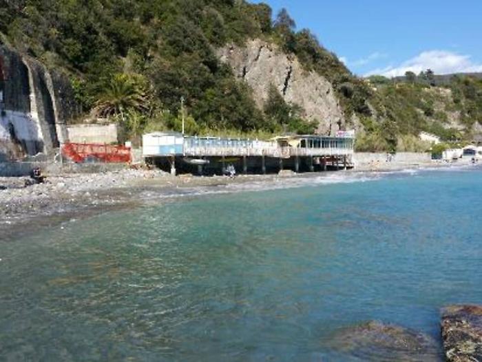 Colpo di calore in spiaggia a Moneglia, muore turista lombarda di74 anni