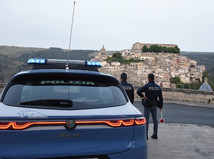 Ragusa, era affidato in prova ai servizi sociali ma intanto picchiava la convivente: arrestato