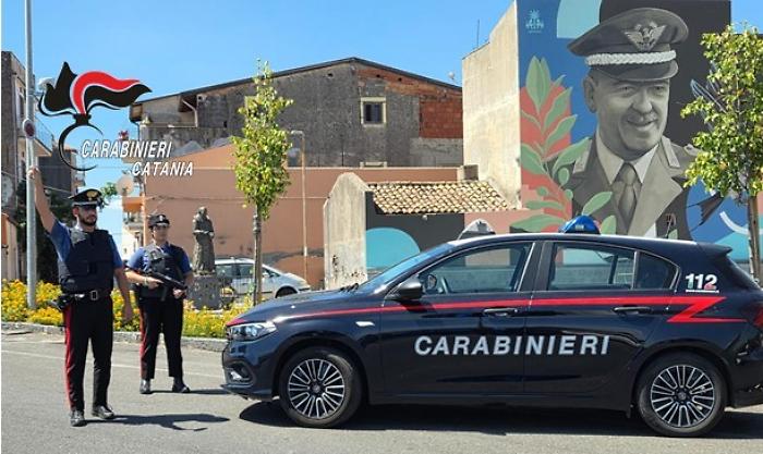  Ignora l'alt e si lancia in una folle fuga nel centro abitato: denunciato 18enne 