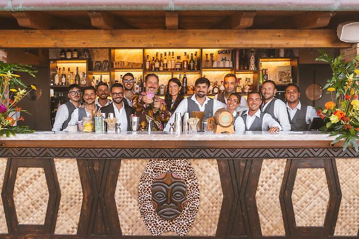 Il mixology d&rsquo;autore in stile Tiki approda a Taormina e trasforma la terrazza di Villa Sant'Andrea in un'oasi caraibica
