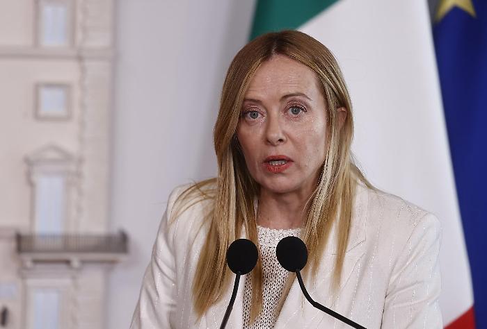 Da Meloni pollice verso su Vannacci: Palazzo Chigi prende le distanze dal video del generale (con molti "ma")