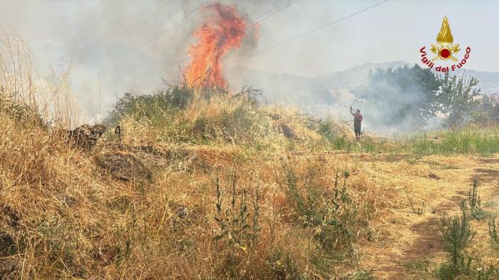 Catania brucia: 28 interventi conclusi, 19 in corso e 55 richieste in attesa