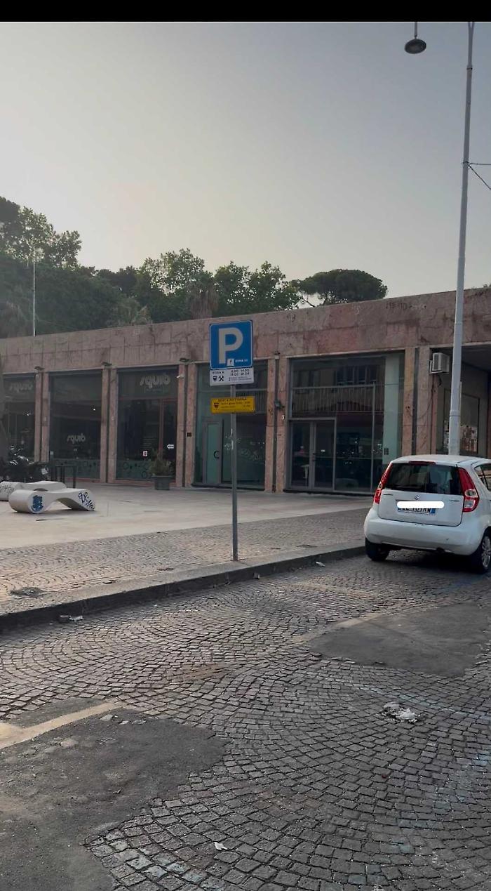 Largo Paisiello: stallo disabili