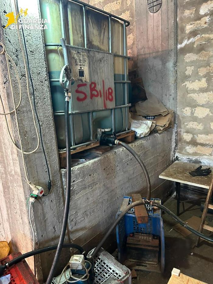 Distributore clandestino in centro a Palagonia: rivendeva a privati cittadini il gasolio destinato a uso agricolo