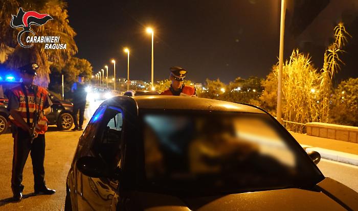 Movida sotto controllo a Marina di Ragusa: carabinieri intensificano i controlli su alcol e micromobilit&agrave;