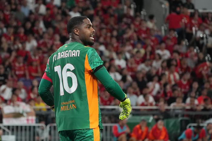 Giallo Maignan: il capitano cancella il Milan dai social e spaventa i tifosi