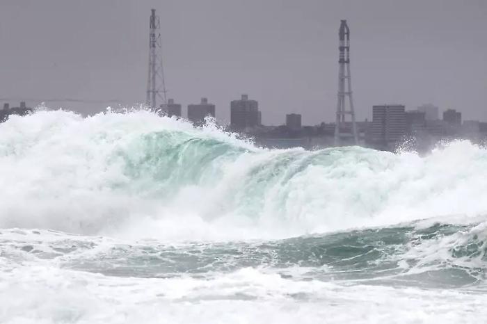 Il tifone Noul devasta la Cina meridionale: oltre 715mila persone evacuate e centinaia di voli cancellati