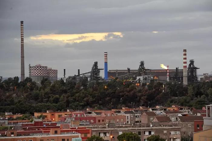 Sospensione dell'area a caldo all'ex Ilva di Taranto, il governo stanzia una nuova tranche di prestito