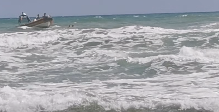 Playa Grande (Scicli), intervento provvidenziale della Capitaneria: due giovani salvati tra le onde alte
