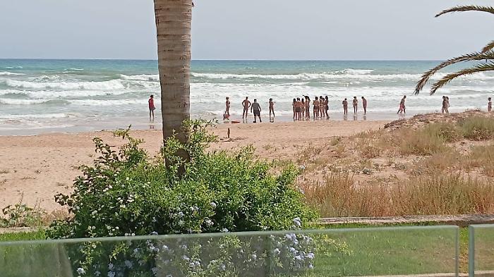 Playa Grande, il salvataggio in mare e le polemiche: "Ma perch&eacute; hanno preso il bagno se sapevano i rischi che correvano?" 