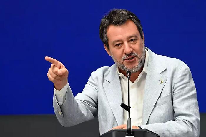 Ponte, Salvini ribadisce: &laquo;Rilancer&agrave; Calabria e Sicilia con trasporti pi&ugrave; sostenibili&raquo;