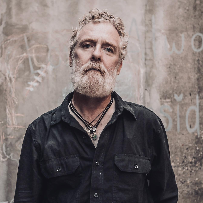 Addio a Glen Hansard, voce dei The Frames e premio Oscar: muore in incidente in moto a Dublino