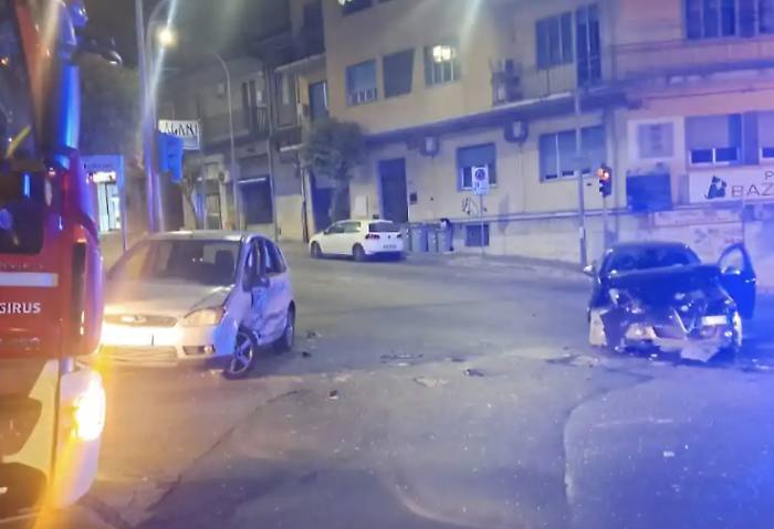 Scontro nella notte in via Archimede a Ragusa, quattro feriti