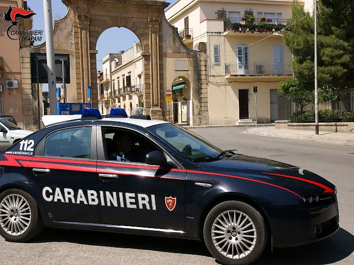 Bonnie e Clyde trapanesi finiscono agli arresti domiciliari, erano l'incubo dei commercianti
