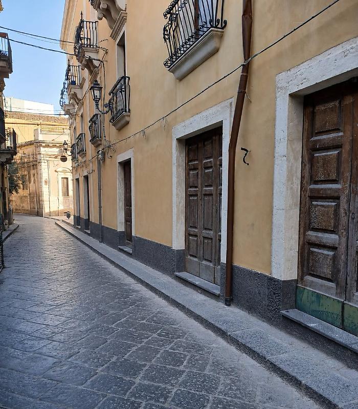 Lentini, furto di rame nel palazzo municipale 