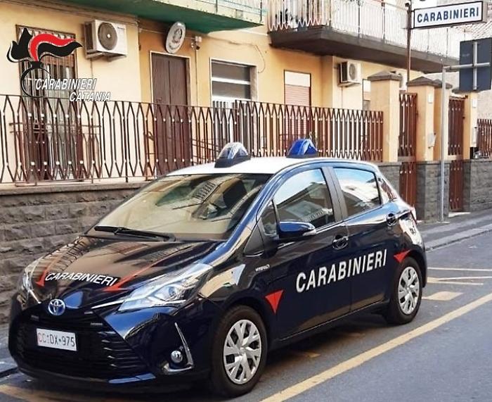 Vicini di casa filmano bimba picchiata pi&ugrave; volte dalla madre: 34enne arrestata a Cannizzaro
